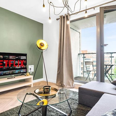 Stylish 4Th Floor 2 Bedroom En Suite City Centre Apartment With Parking By Azura Nights Birmingam Exterior foto