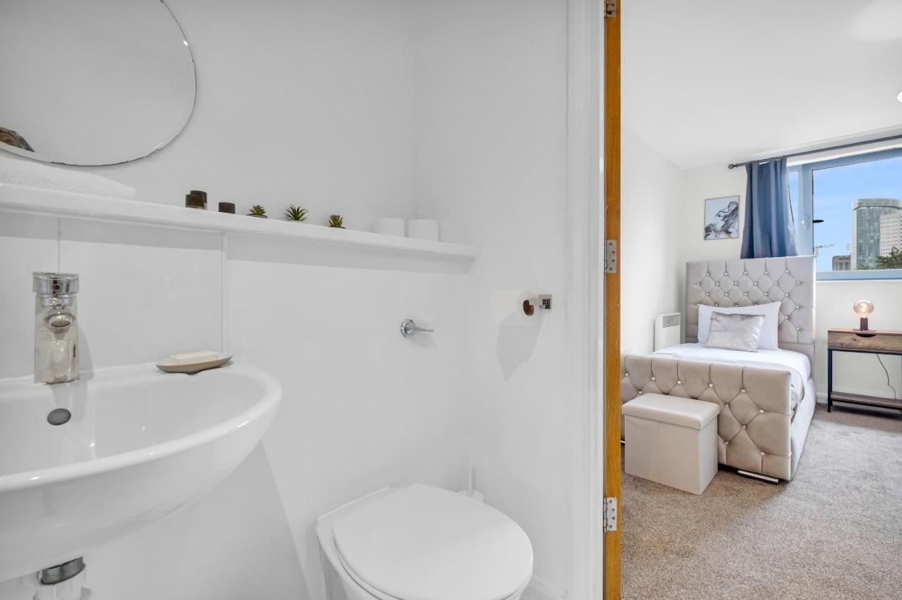 Stylish 4Th Floor 2 Bedroom En Suite City Centre Apartment With Parking By Azura Nights Birmingam Exterior foto