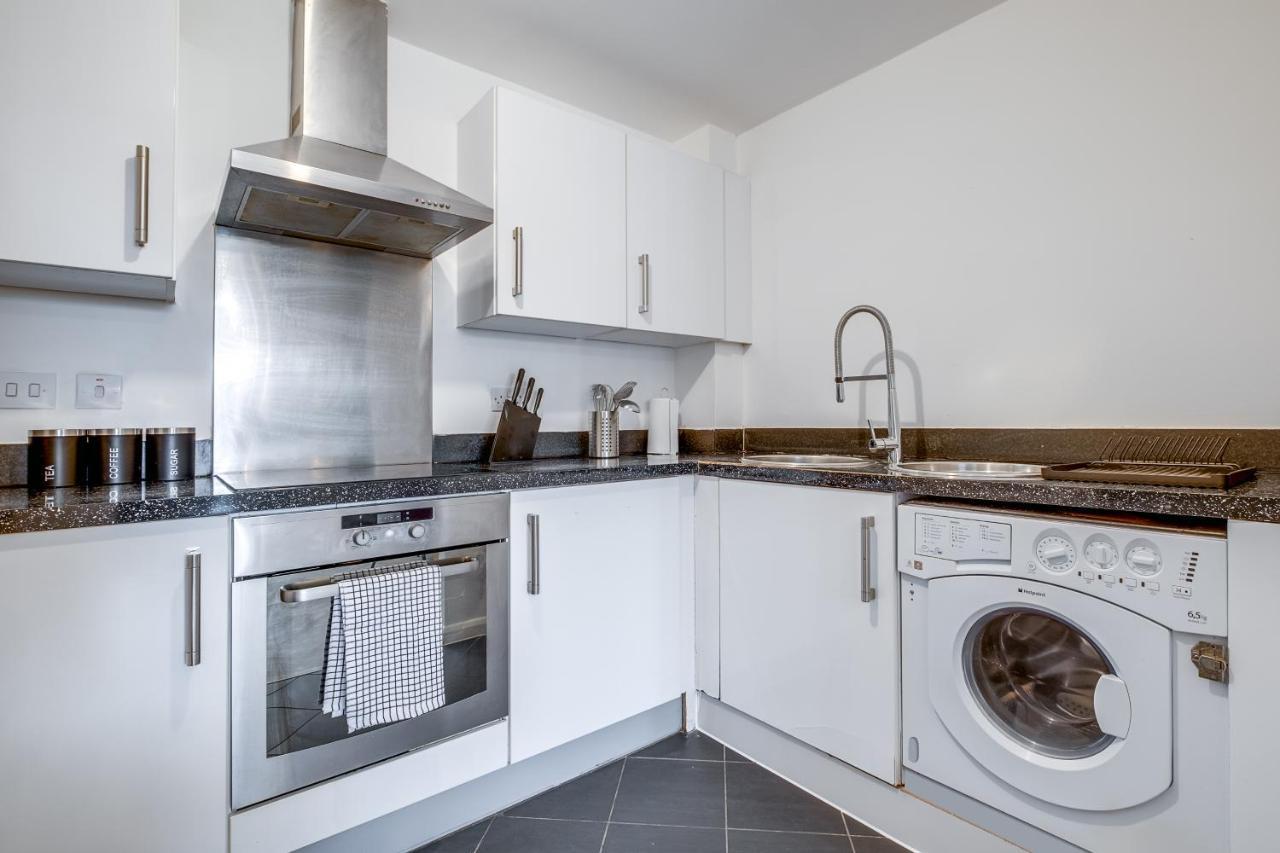 Stylish 4Th Floor 2 Bedroom En Suite City Centre Apartment With Parking By Azura Nights Birmingam Exterior foto