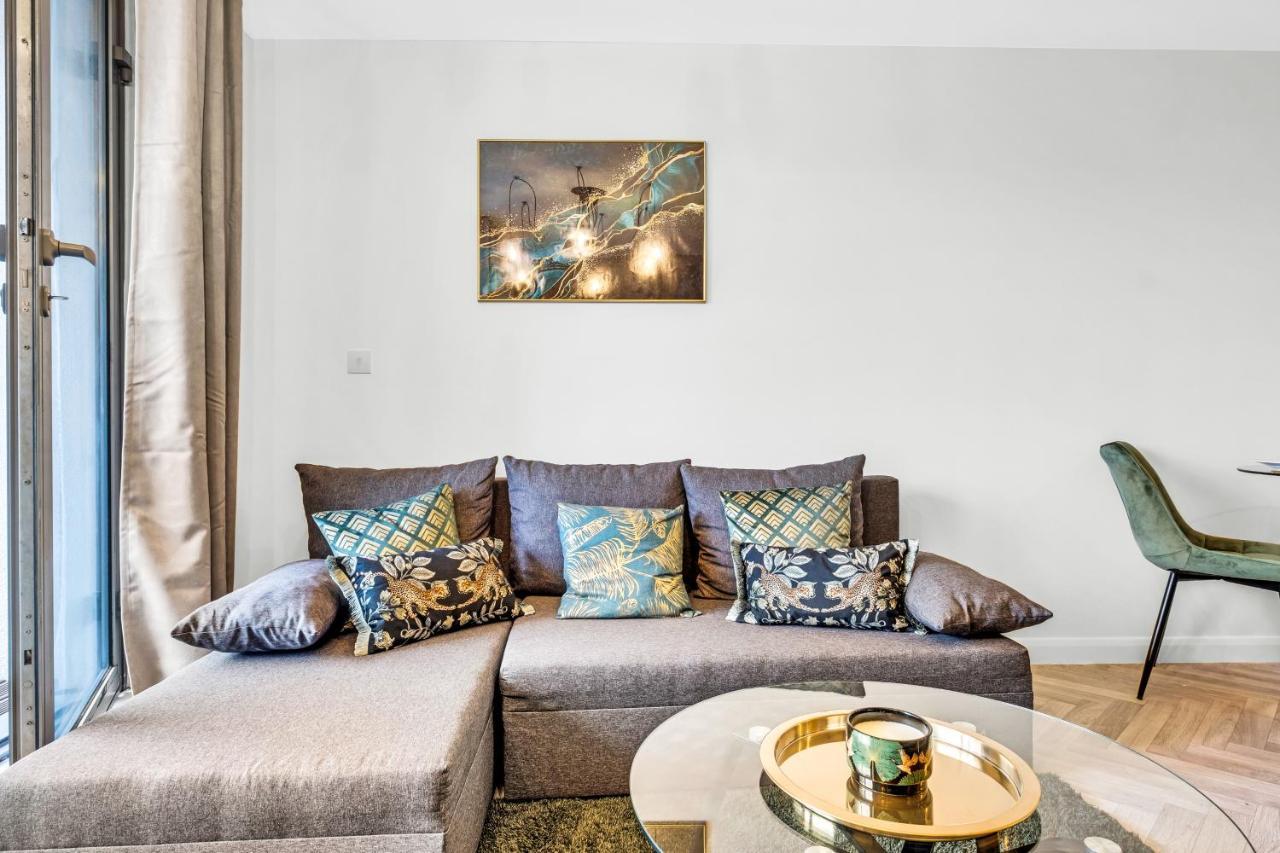 Stylish 4Th Floor 2 Bedroom En Suite City Centre Apartment With Parking By Azura Nights Birmingam Exterior foto